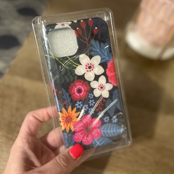 Esdot iPhone 14 Case/Built-in Screen Protector,“Blooming Flowers” - Picture 7 of 10